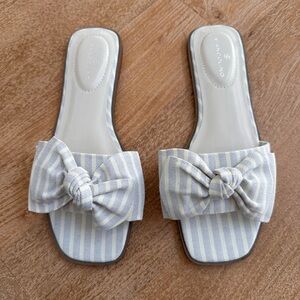 Bandolino Light Blue and White Slide Bow Sandals‎